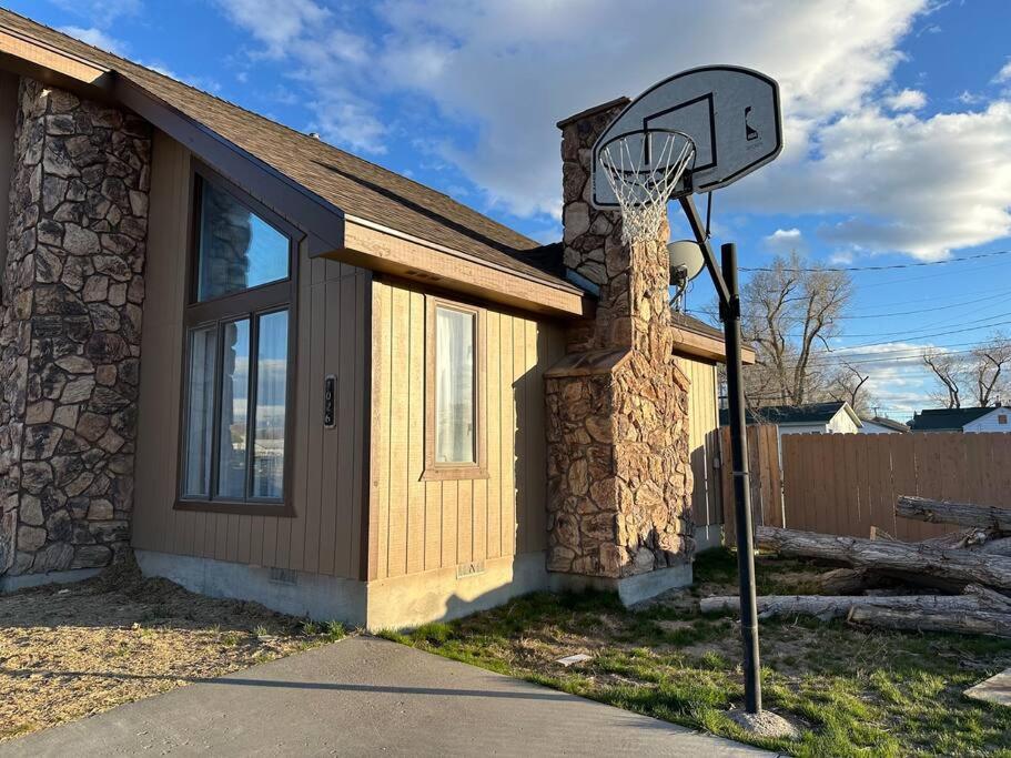 Cozy Cabin In The City Plus Gym Winnemucca Eksteriør billede
